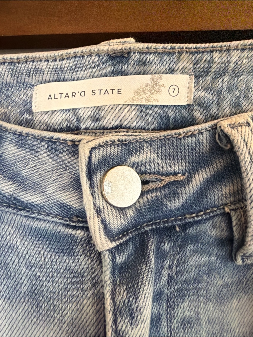 Altar’d State Distressed Flare Jeans Size 7 Acid Wash Raw Hem Stretch Denim - Picture 5 of 7